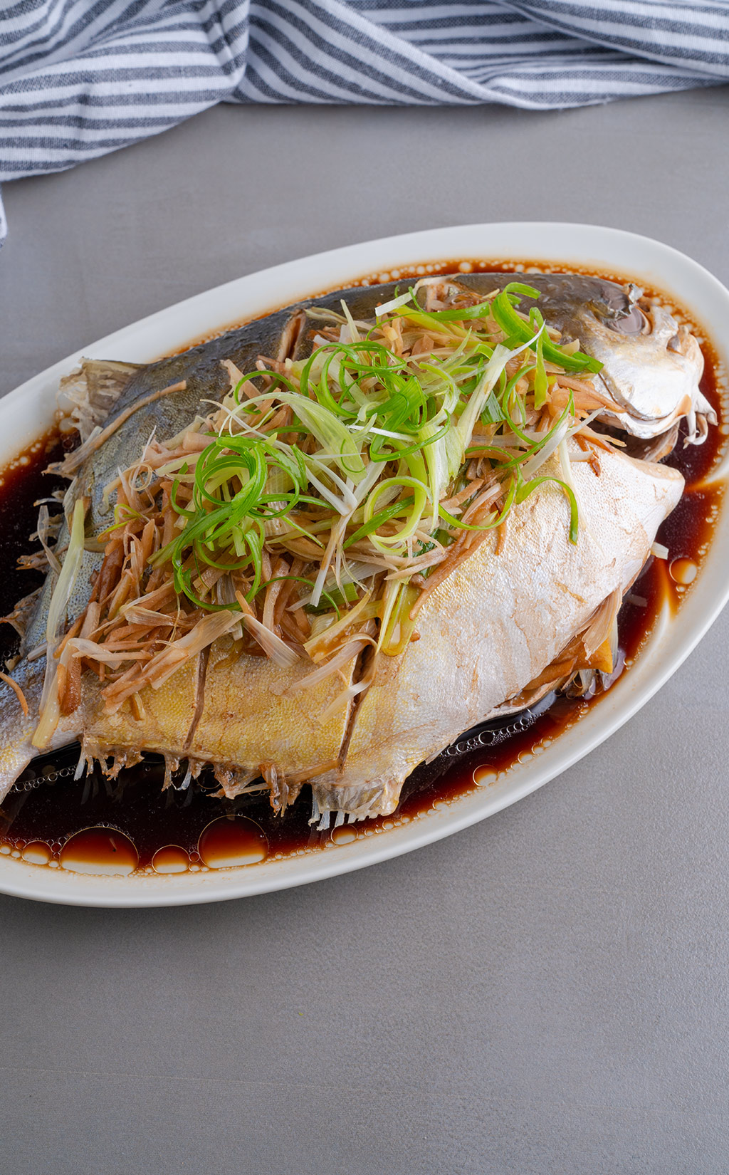 STEAMED FISH WITH SOY GINGER SAUCE - Simpol