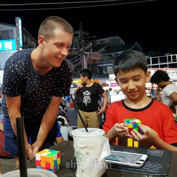 Leo Borromeo and Feliks Zemdegs side by side at a tournament, their friendship built through mutual respect and years of cubing.