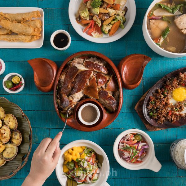 Table setup at House of Lechon Cebu with Carcar-style lechon as the centerpiece, surrounded by classic Cebuano dishes and side offerings.